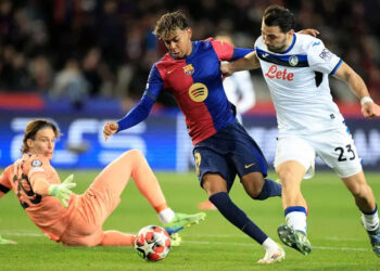 Barcelona deja escapar la cima de la Champions ante Atalanta