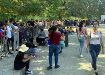 Migrantes denuncian venta de lugares para solicitar asilo en oficinas de la COMAR en Chiapas