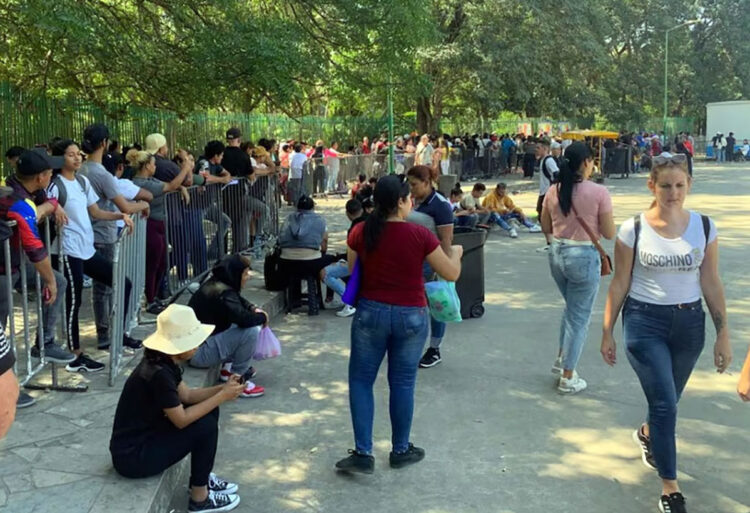 Migrantes denuncian venta de lugares para solicitar asilo en oficinas de la COMAR en Chiapas