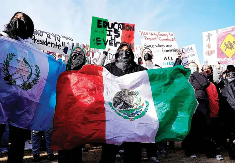 “Cabeza fría”, pide cónsul a migrantes