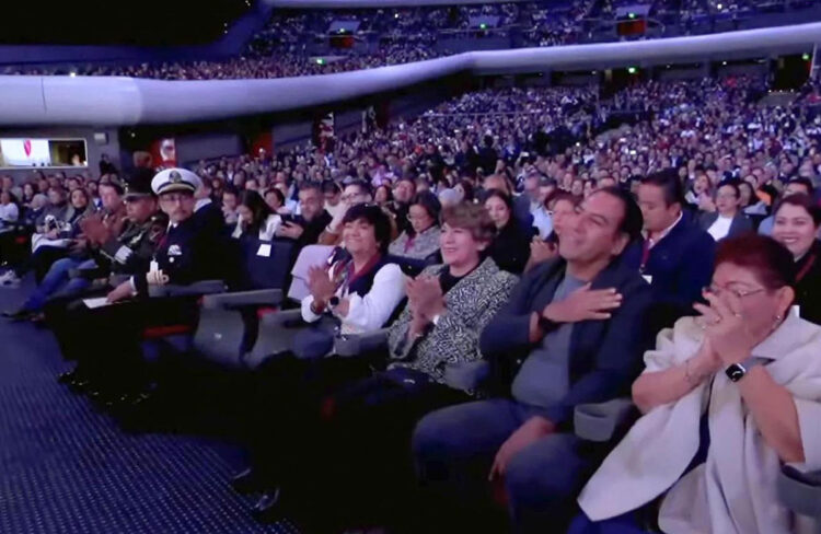 Eduardo Ramírez acompaña a Clara Brugada en su informe de 100 días de gobierno al frente de la CDMX