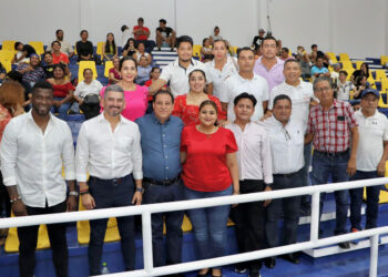 Director del Instituto del Deporte corta listón inaugural del Auditorio Municipal de Huixtla