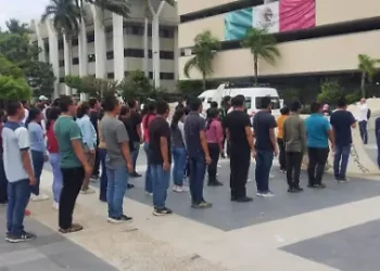 Estudiantes toman las calles exigiendo educación de calidad