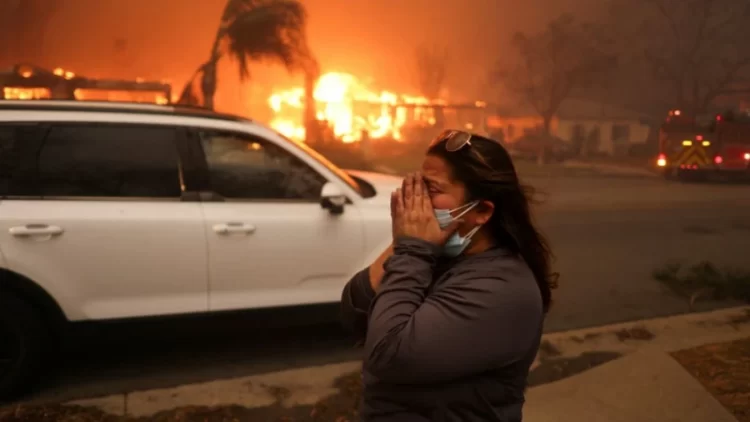 Los Vientos de Santa Ana: Un Fenómeno Climático que Alimenta los Incendios Forestales en California