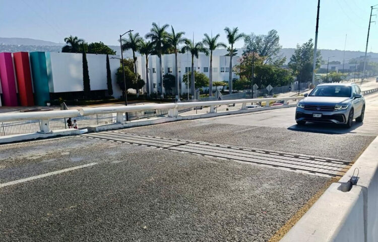 Seinfra supervisa trabajos de mantenimiento en el paso a desnivel vehicular Torre Chiapas