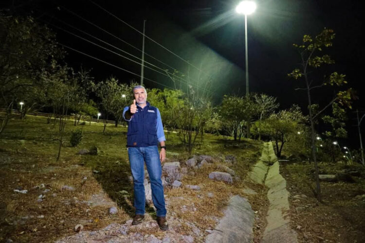 Iluminamos importante distribuir vial en Tuxtla: Ángel Torres