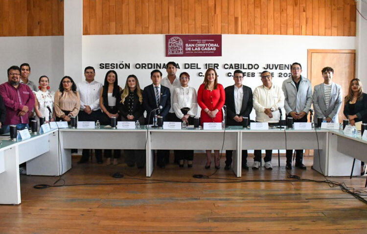 Fabiola Ricci toma protesta a los integrantes del 1er Cabildo Juvenil de San Cristóbal