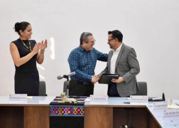 Recibe diputado Mario Guillén, anteproyecto de Ley de Consulta Popular de Chiapas