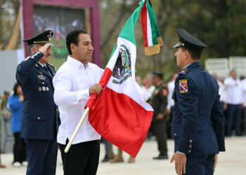La Bandera Nacional nos da identidad, fuerza y espíritu libertario: Eduardo Ramírez