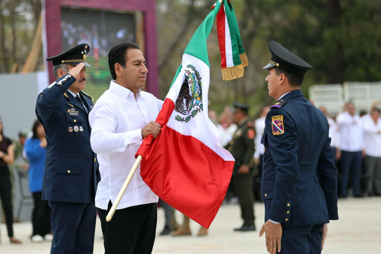 La Bandera Nacional nos da identidad, fuerza y espíritu libertario: Eduardo Ramírez