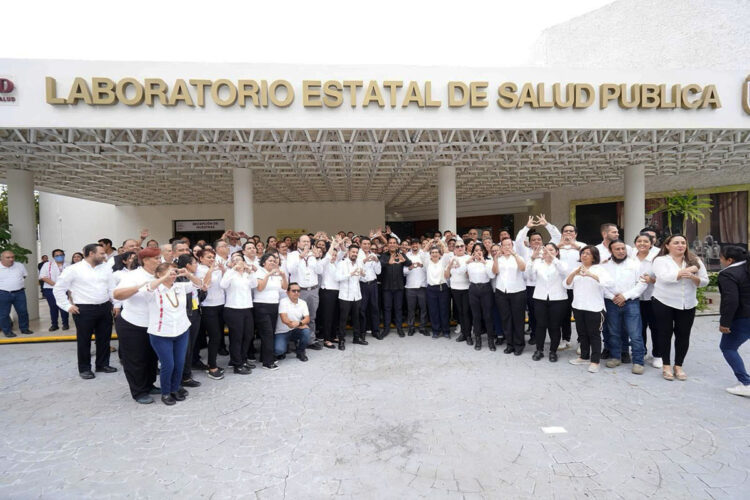 Eduardo Ramírez reconoce labor del personal del Laboratorio Estatal de Salud Pública