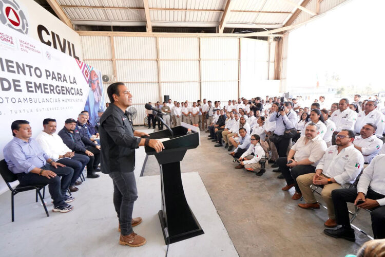 Eduardo Ramírez refuerza capacidades operativas de PC con ambulancias y motoambulancias