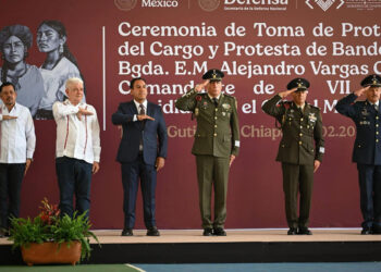 Atestigua Eduardo Ramírez toma de protesta de Alejandro Vargas González como comandante de la VII Región Militar