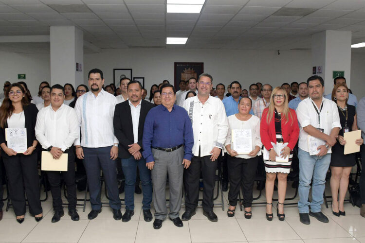 Entregan Certificaciones y Constancias de Especialización al personal de la FGE