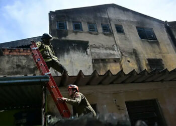 Incendio en fábrica de disfraces del Carnaval deja 21 heridos en Rio de Janeiro