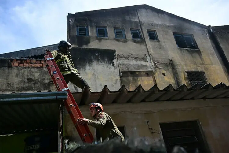 Incendio en fábrica de disfraces del Carnaval deja 21 heridos en Rio de Janeiro
