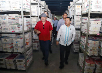 Visita Juan Carlos Moreno Guillén Archivo Judicial en Berriozábal