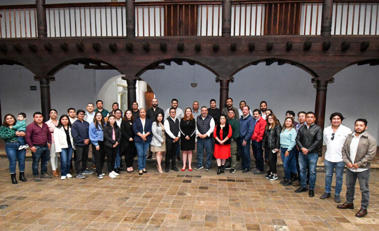 Se reúne Fabiola Ricci con integrantes del Colegio de Arquitectos del Sureste