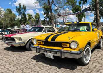 Con exhibición y causa benéfica, conmemoran Día del Auto Antiguo