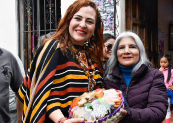 Fabiola Ricci reitera compromiso con locatarios del mercado de Dulces y Artesanías de San Cristóbal