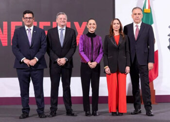 CEO de Netflix anuncia inversión de mil millones de dólares en México