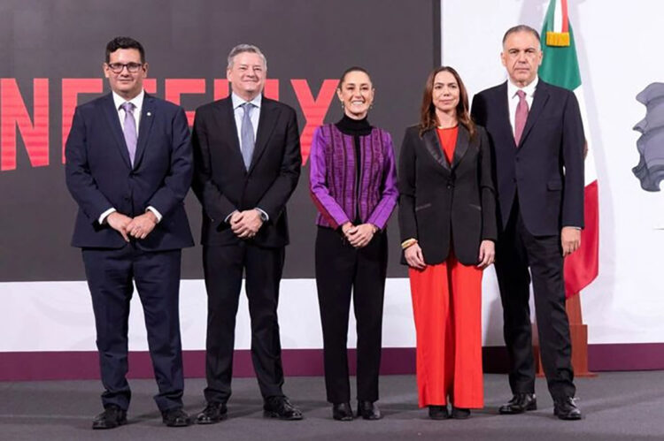 CEO de Netflix anuncia inversión de mil millones de dólares en México