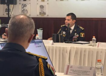 Secretario de SSP asiste a la mesa de seguridad en la Base Aérea Militar