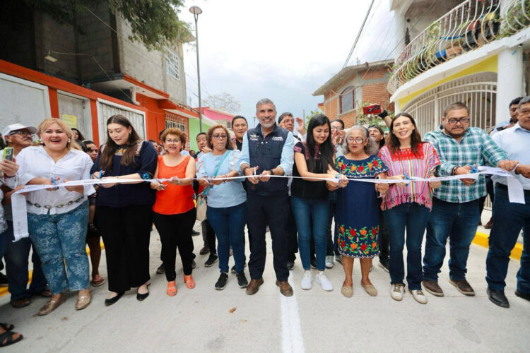 Inaugura Ángel Torres pavimentación de la Calle Amapola en la Colonia Potinaspak