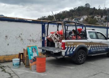 Retiran objetos utilizados para apartar espacios en calles del mercado Castillo Tielemans