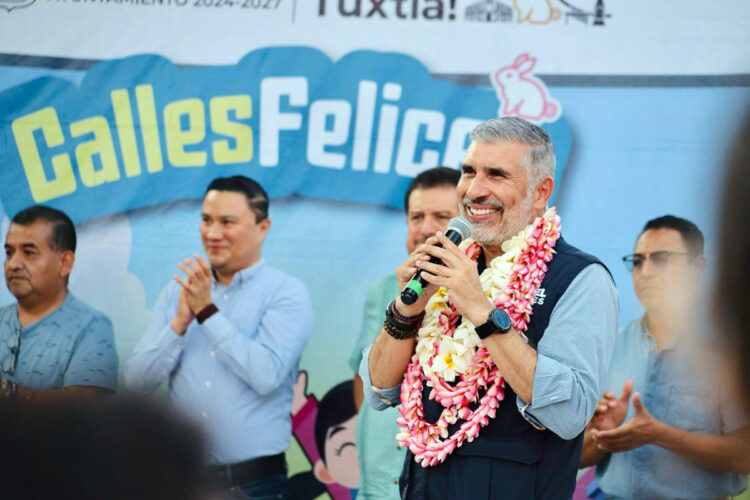 Inaugura Ángel Torres una calle más en Colonia Las Granjas