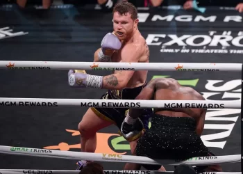 Le echan flores al ‘Canelo’ Álvarez