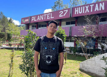 Egresado del CECyT 27 Huixtán realiza estancia académica en Eslovaquia