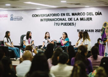 Cobach realiza conversatorio en el marco del Día Internacional de la Mujer
