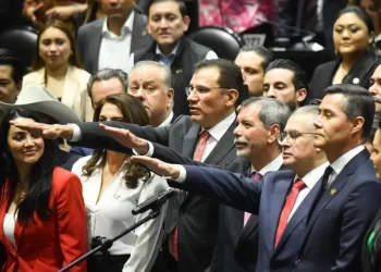 Edgar Amador Zamora rinde protesta como titular de Hacienda