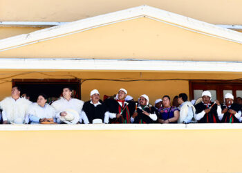 Junto al pueblo de Chamula, Eduardo Ramírez disfruta el carnaval K’in Tajimoltik