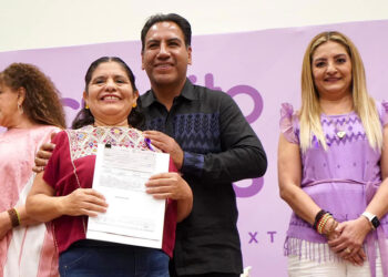 Eduardo Ramírez impulsa autonomía económica de mujeres con entrega de microcréditos