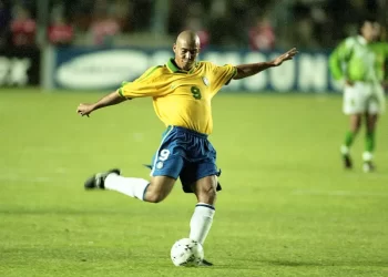 Le dan la espalda a Ronaldo