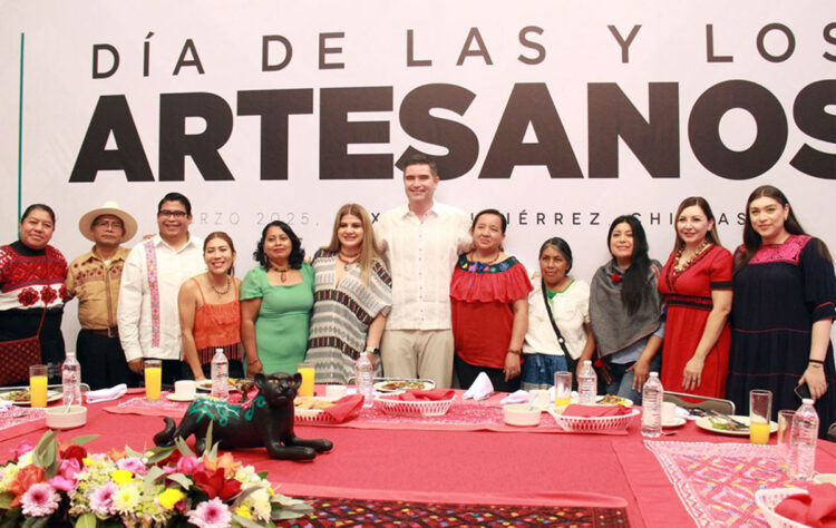 Conmemoran Día de la Artesana y el Artesano en Chiapas