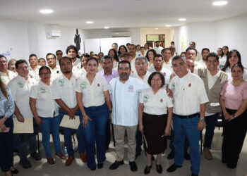 Icheja entrega estímulos y reconocimientos por años de servicio a trabajadores y trabajadoras