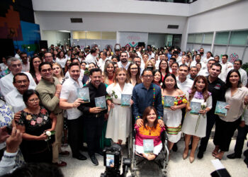 Presentan en el Congreso libro: ‘La paz como derecho humano’, de Jorge Luis Llaven Abarca