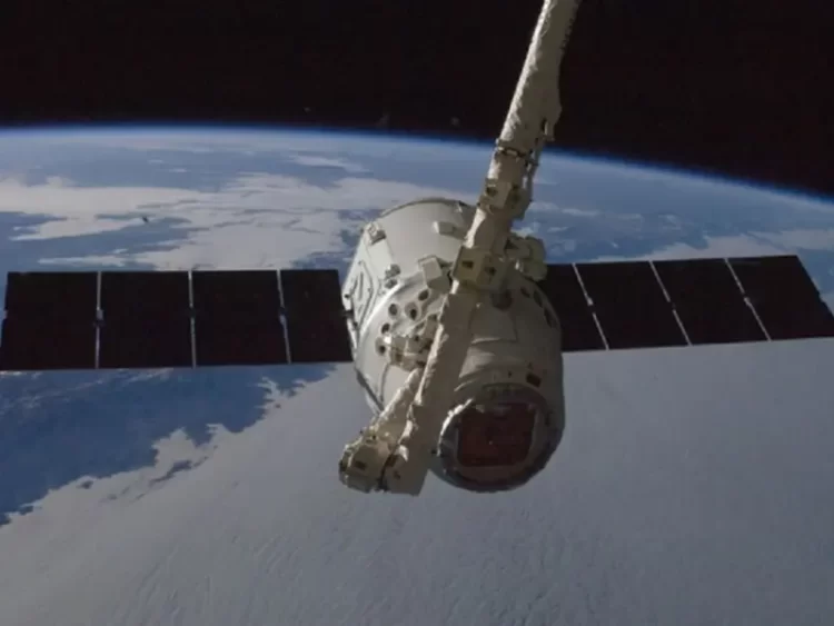 La NASA retrasa misión para rescatar a dos astronautas varados en la EEI