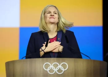 Kirsty Coventry hace historia; primera presidenta del COI