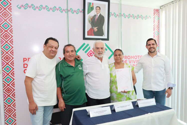 Entrega Provich escrituras públicas a familias chiapanecas de diferentes municipios