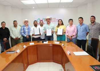 Dan banderazo de salida a maquinaria para desarrollo agropecuario de Mezcalapa y Siltepec