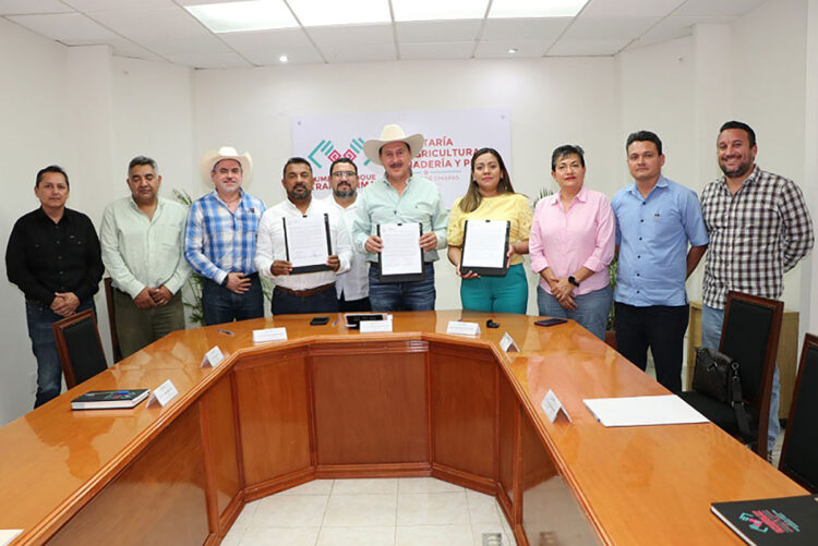 Dan banderazo de salida a maquinaria para desarrollo agropecuario de Mezcalapa y Siltepec