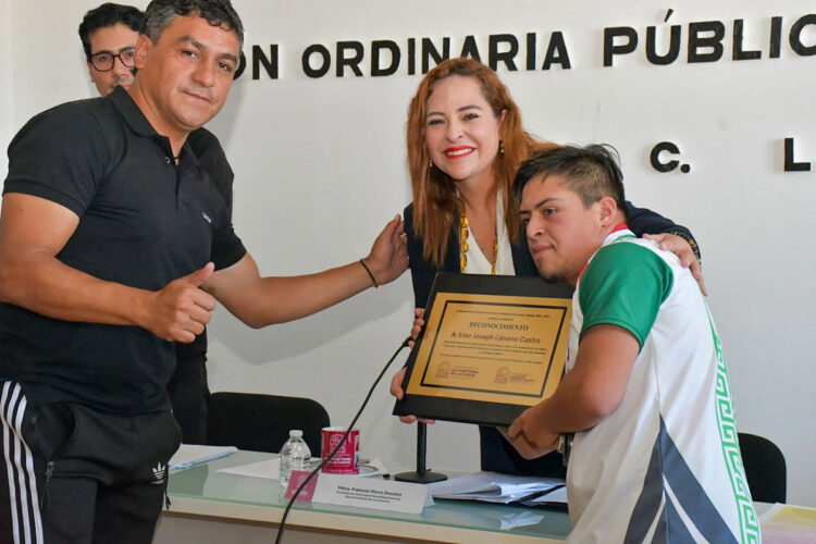 Ayuntamiento de SCLC reconoce al medallista Eder Joseph Liévano Castro