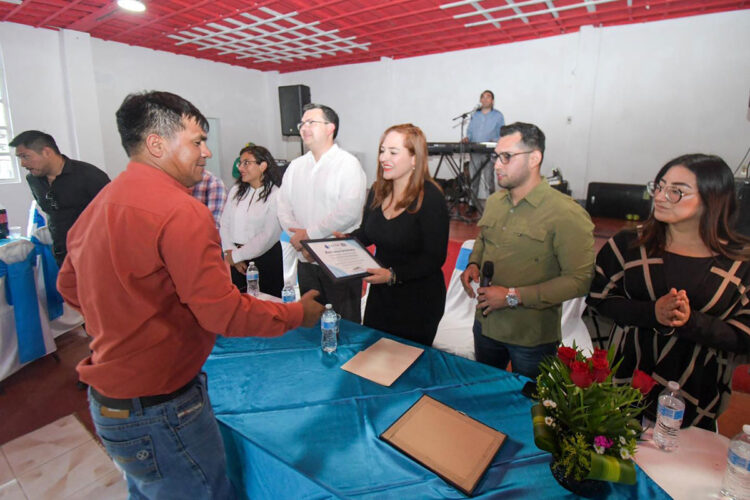 Reconoce Fabiola Ricci trabajo del Sitrasapam en su 21 aniversario