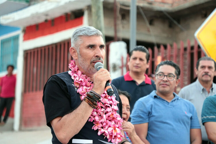 Entregamos calles nuevas en la colonia Azteca: Ángel Torres