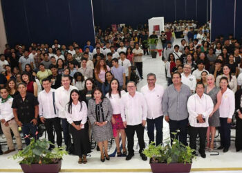 Estudiantes participaron en la Muestra Cultural Internacional de la UNACH