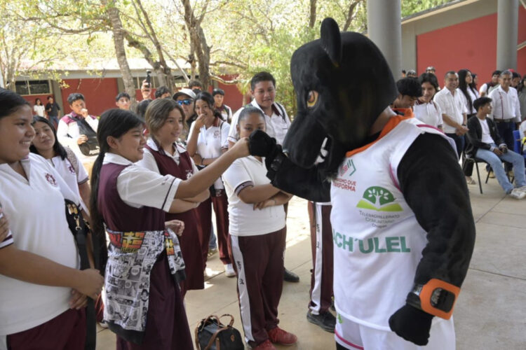 Ko’tan impulsa Expo-Feria de Carreras Técnicas en el CECyT 09 El Parral